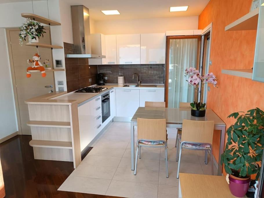Patty Zu - Lakeside Apartment Riva di Solto Exterior foto